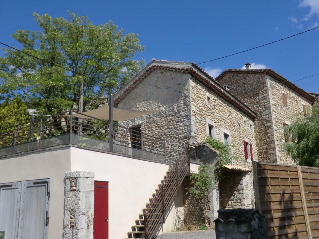 L'Envol Des Papillons Grospierres Exterior photo